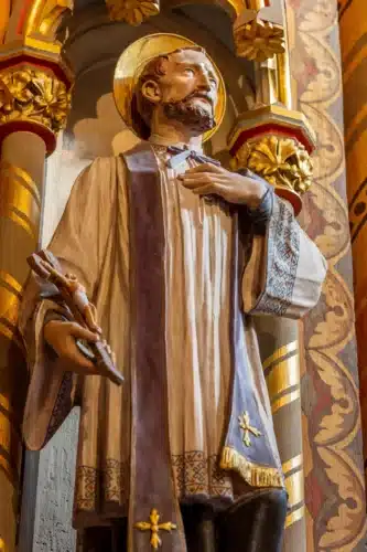 Mátyás-templom szobor enteriőrfotózás aranyozott szent szobor Budapest templombelső